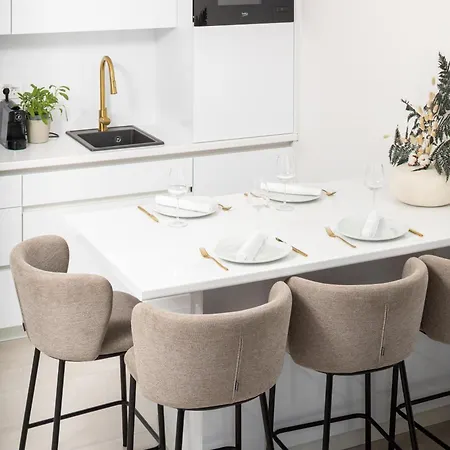 Belic With Pool アパート イェルサ