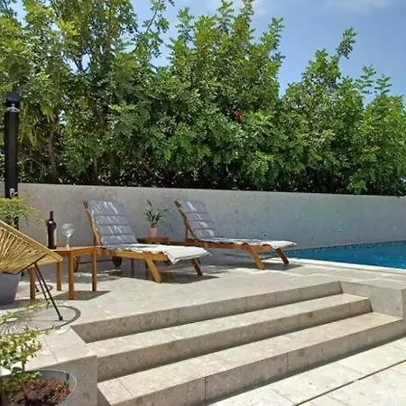 Belic With Pool Apartment