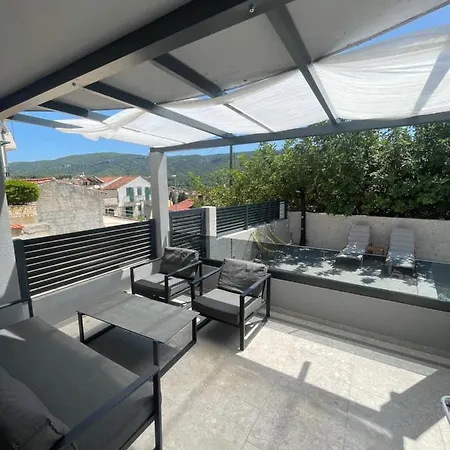 Belic With Pool Apartment *