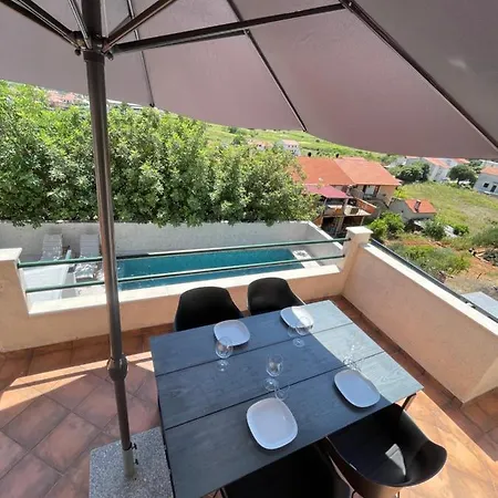 Belic With Pool Apartment *