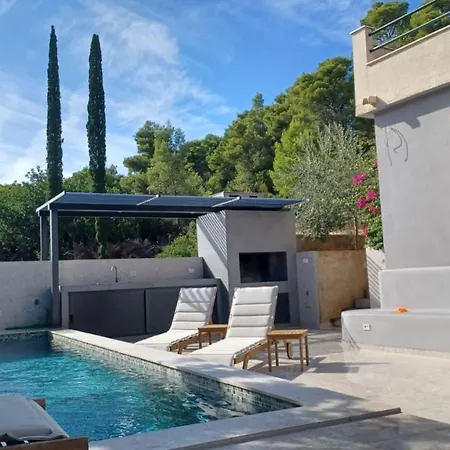 Belic With Pool Apartment *