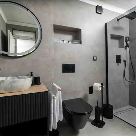 Belic With Pool Apartment