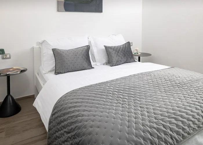 Belic With Pool Apartman Jelsa (Hvar)