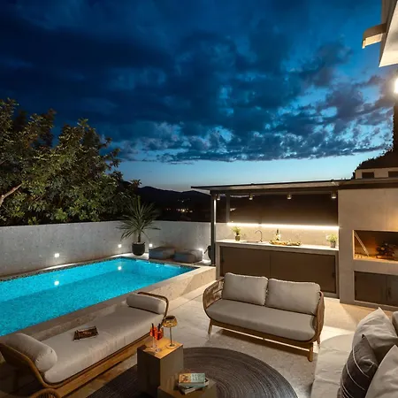 Belic With Pool Appartement