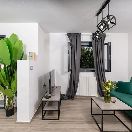 Belic With Pool * Jelsa (Hvar)